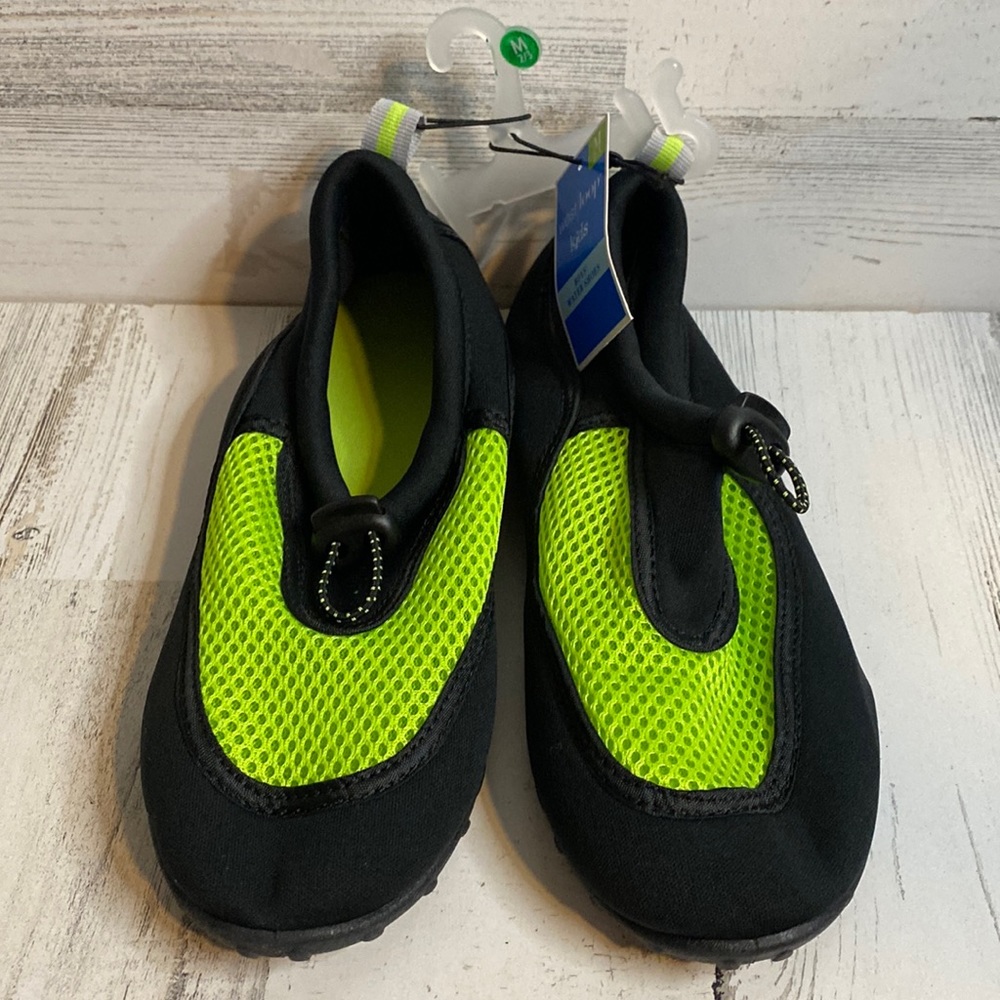 Boys Water Shoes Size M (2/3) NEW